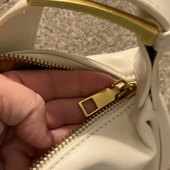 Shoulder Bag with gold tone hardware - Picture 7 of 11